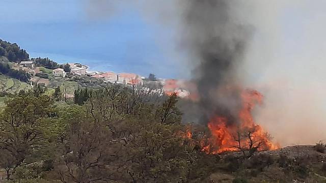 Gorjelo kod Splita: 'Lokalizirali smo požar, nema opasnosti'