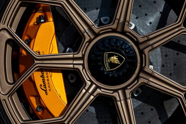 Zagreb: Ispred Z Centra izložena limitirana izdanja luksuznih i supersportskih automobila