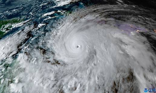 Oluja stoljeća! Najjači uragan nosi sve pred sobom. Premijer Jamajke: Molim na koljenima!