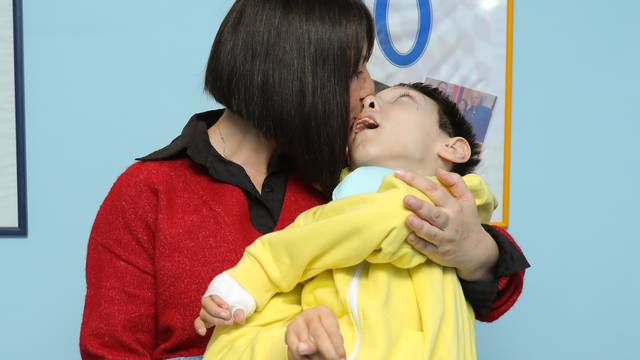 Vukovar: Majka Viktorija Matin sa sinom koji boluje od cerebralne paralize i epilepsije