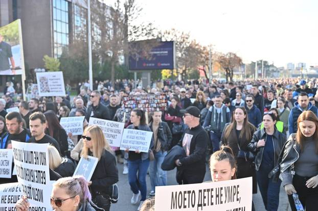 Skoplje. Prije početka suđenja za požar u diskoteci Pulse u Kočanima održan je prosvjed Marš anđela
