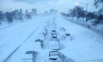 Vozite oprezno: Pada snijeg, a jak vjetar zatvorio i autocestu