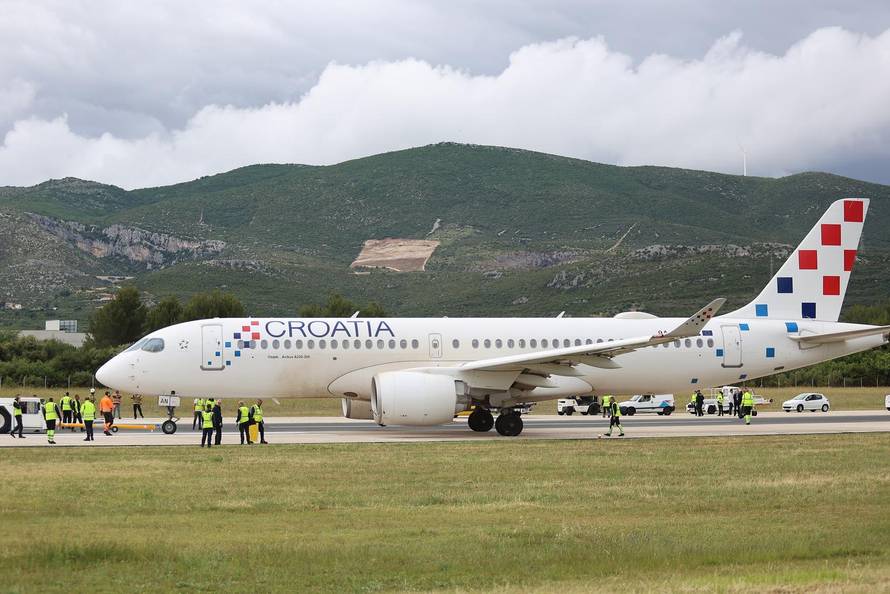 Split: Avion Croatia Airlinesa izletio sa staze