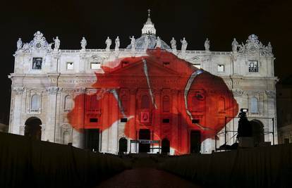 Svjetlosni spektakl u Vatikanu: Katedrala poslužila kao platno