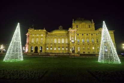 Svijeća nade je upaljena u svim gradovima, pogledajte kako su ukrašeni za ovogodišnji Advent