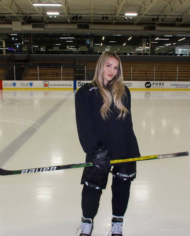 Polugola upala na finale Lige prvaka, dečko joj gazio po autu Sanadera, evo gdje je danas