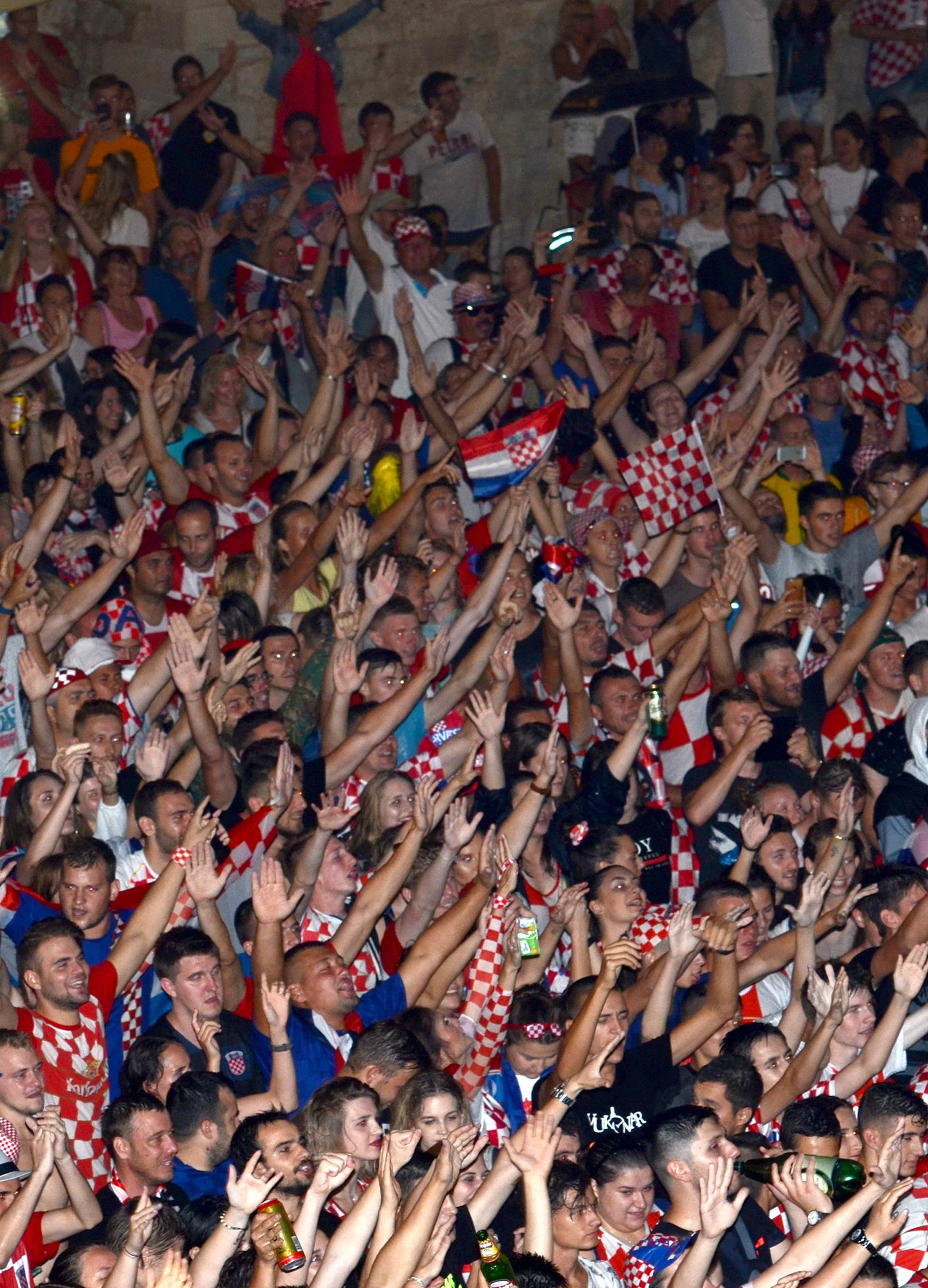 Pula: Ni kiÅ¡a nije omela gledanje polufinalne utakmice izmeÄu Hrvatske i Engleske