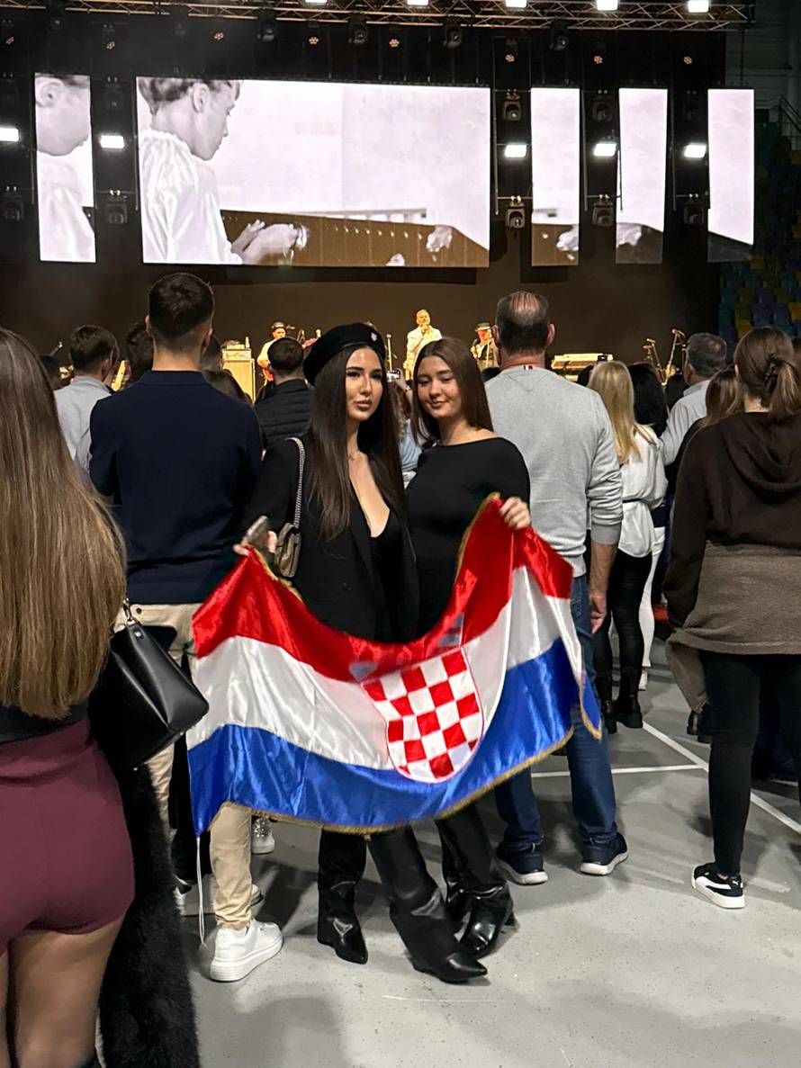 VIDEO Najveći hrvatski koncert izvan domovine: Toni Cetinski zapalio Suwag arenu