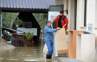 Cijelu noć spašavali svoje kuće u Javorju od poplave