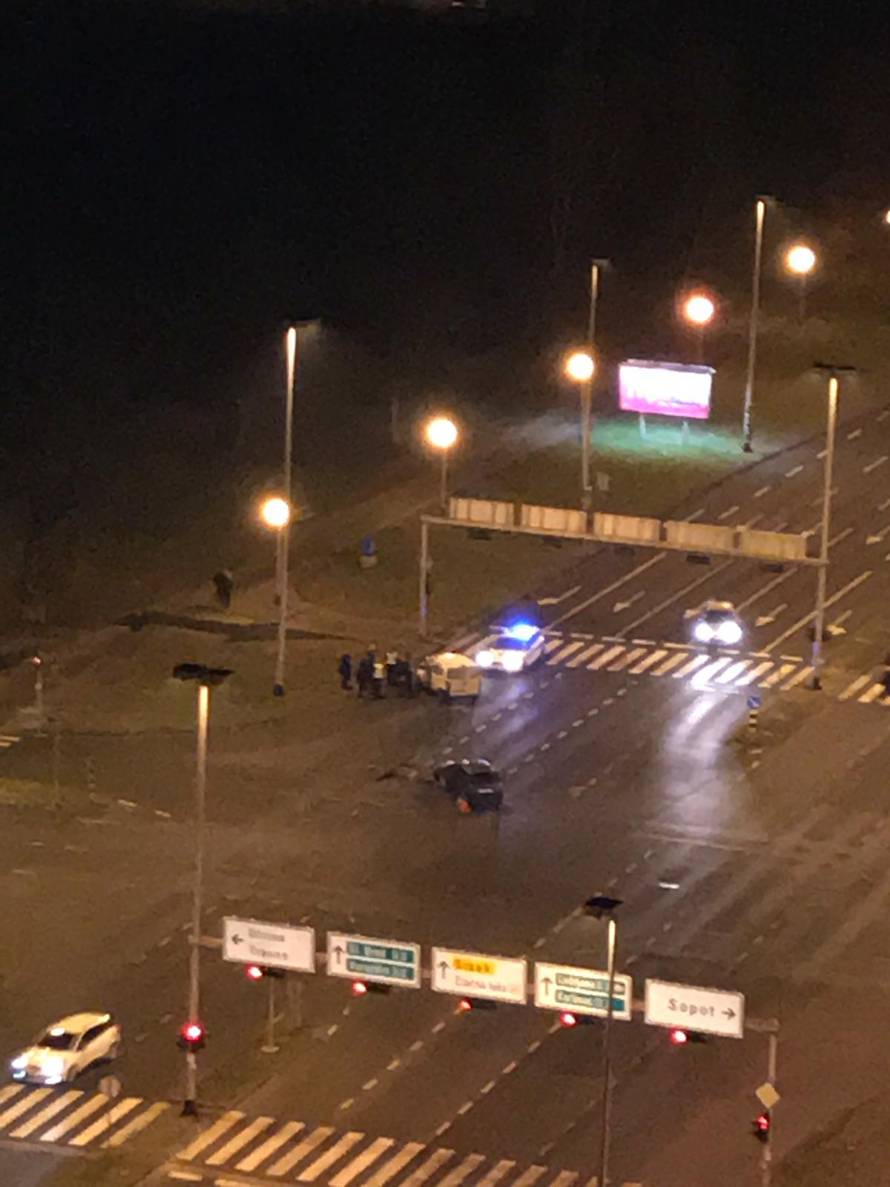 Nesreća u Zagrebu: Sudarili se auti, jedan završio na krovu