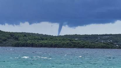 FOTO Kad Boris ugasi svjetlo:  Ovo je Zadar u podne. Čini se kao da je večer. Turisti u šoku