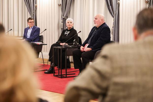 Zagreb: Promocija knjige Žene koje mašu rukama Jadranke Kosor