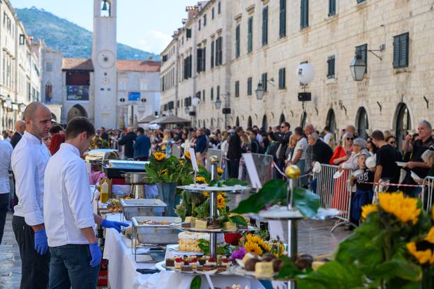 Dubrovnik: Tradicionalna Dubrovačka trpeza na Stradunu