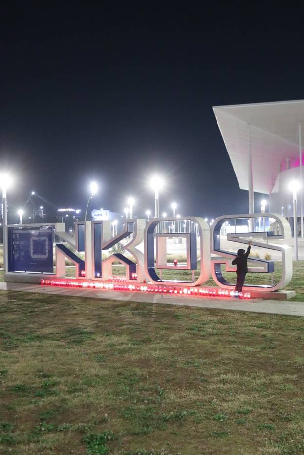 Osijek: Građani dolaze zapaliti svijeće ispred Opus Arene 