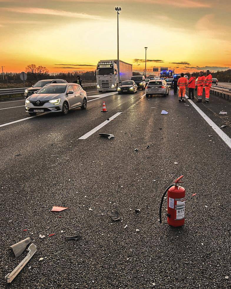 FOTO Pogledajte što je ostalo od auta u nesreći kod Zdenčine na A1. Čudo da nitko nije poginuo