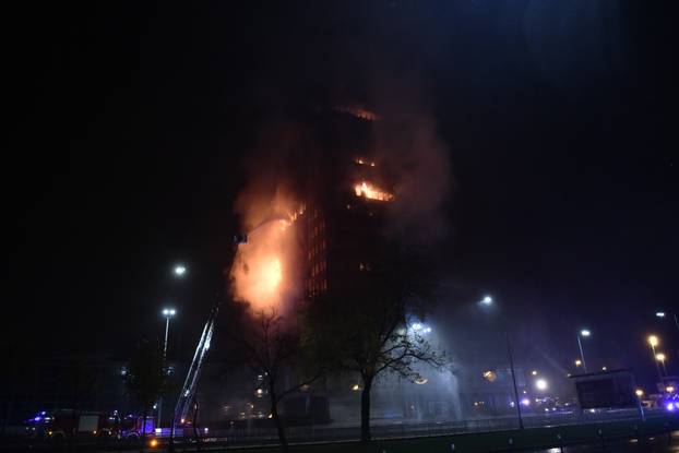 Zagreb: Pozar u Vjesnikovom neboderu