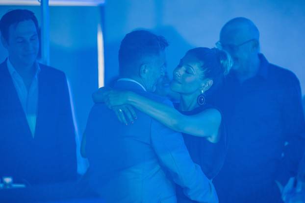 Vela Luka: Koncert “Dvi Tri Riči” u kojem nastupaju glumci uz bend Ante Gela