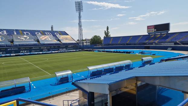 Galerija maksimirskog kaosa! Razbijeni prozori, prevrnuti WC, pokidani panoi, voda u tunelu...