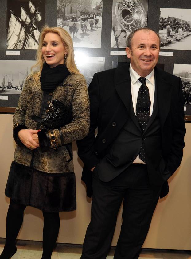 Modne kombinacije Fani Kerum: Od ležernih košulja do haljinica