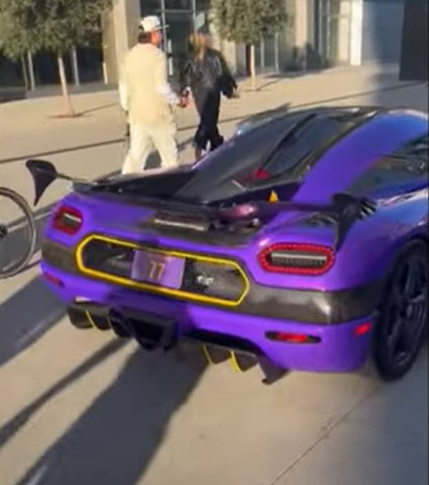 FOTO Dončićevi limeni ljubimci: Džip za apokalipsu, Porsche za svaku prigodu, ima i Zastavu!