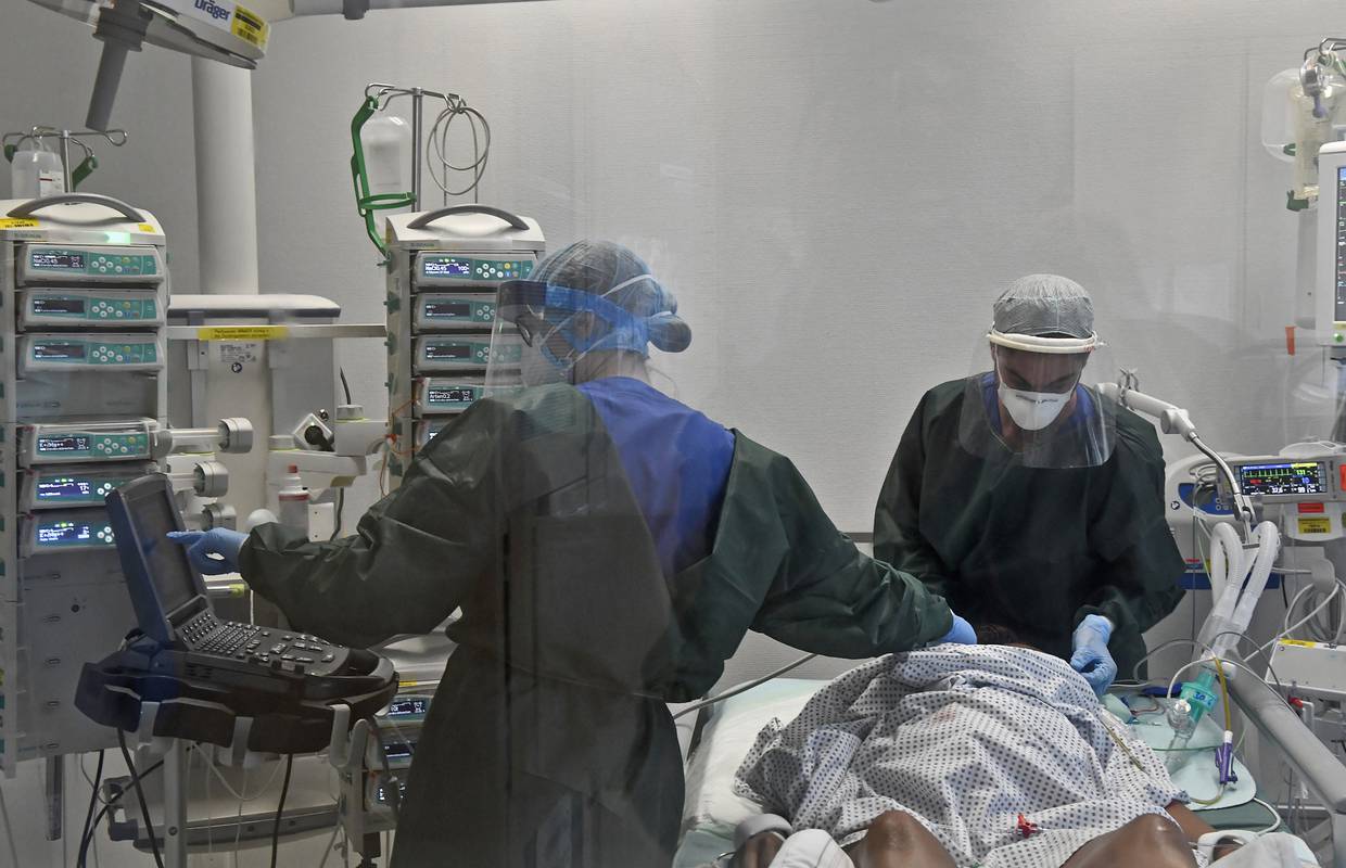 Na respiratoru sve više mladih, u riječkoj bolnici otvorili odjele ginekologije za covid pacijente