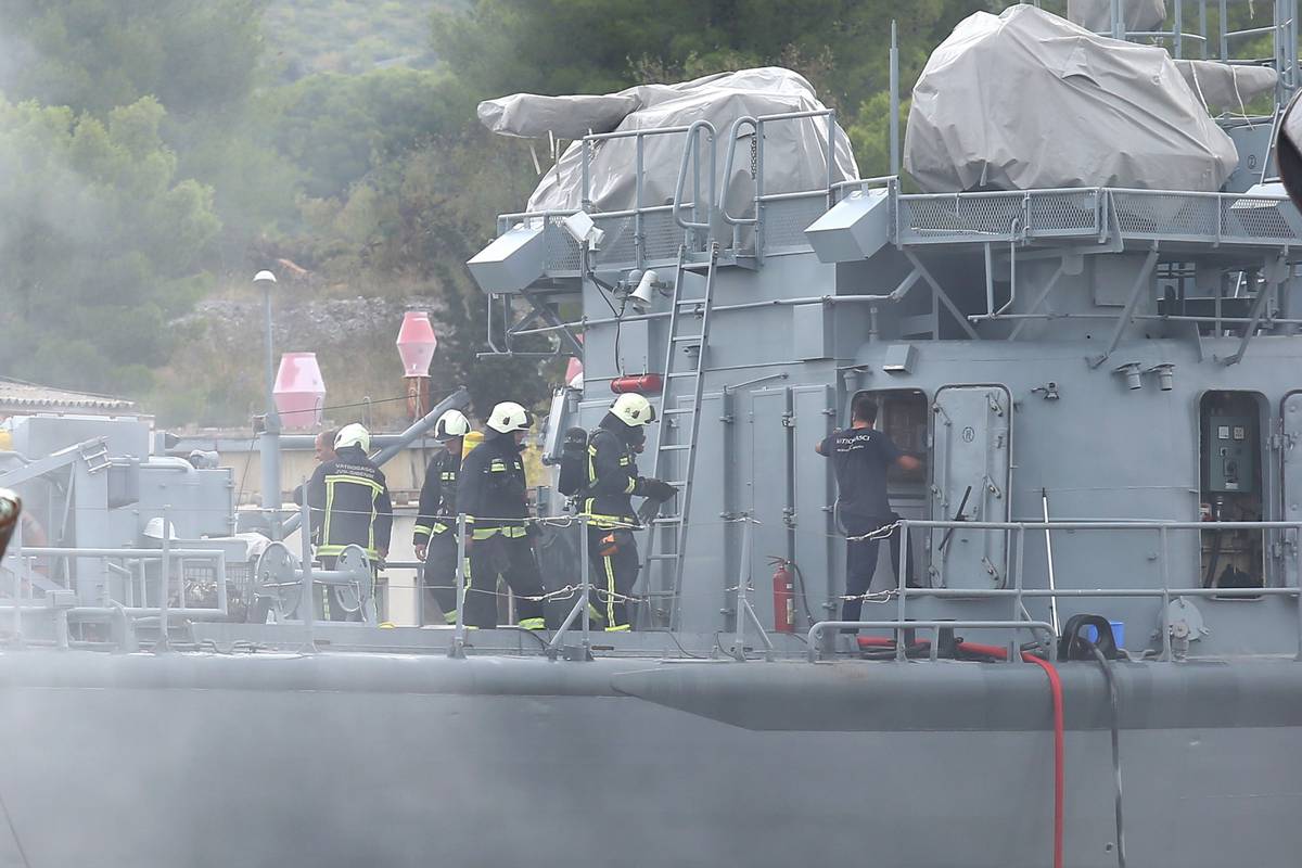 Gorjela utroba broda Vukovar u Šibeniku, trojicu je gušio dim