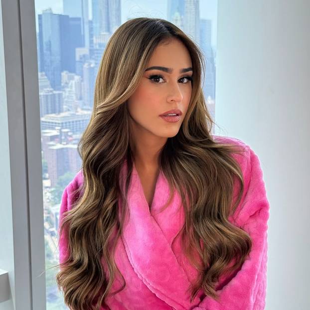 FOTO Ovo je prognostičarka Yanet. Dečko ju je ostavio da više može igrati Call of Duty