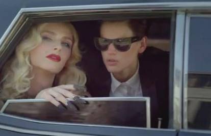 Andrej Pejić u Bowiejevom spotu glumi muškarca i ženu