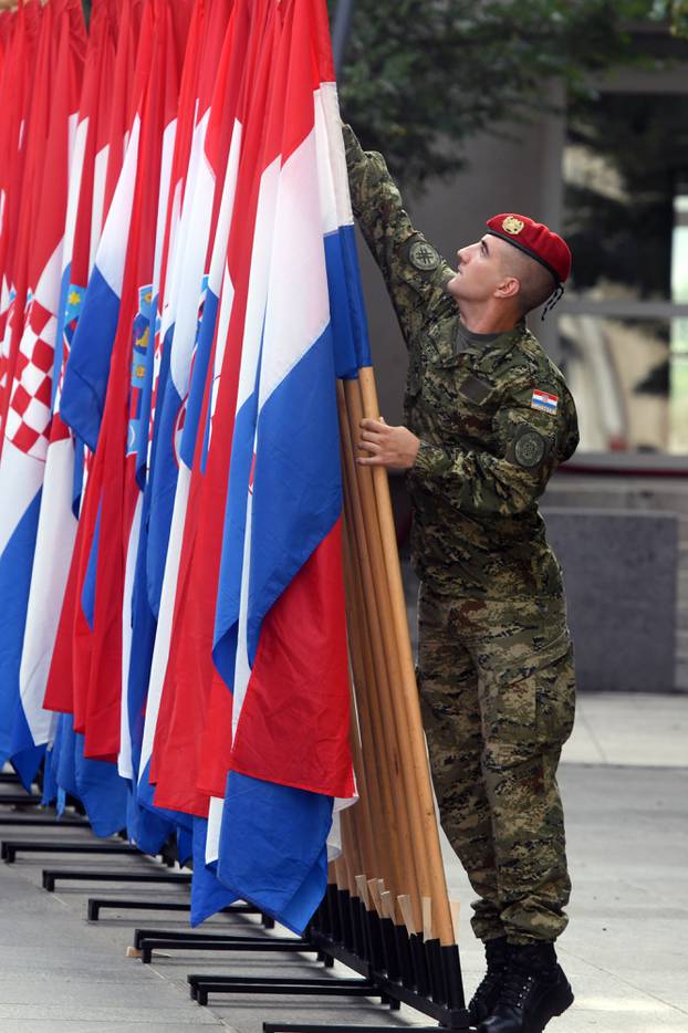 Knin: Vojska uređuje Trg Oluje '95 za proslavu Oluje