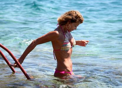 FOTO 'Vrući' kadrovi s Hvara: 'Pipi djevojka' s prijateljicama mamila poglede na plaži 2010.