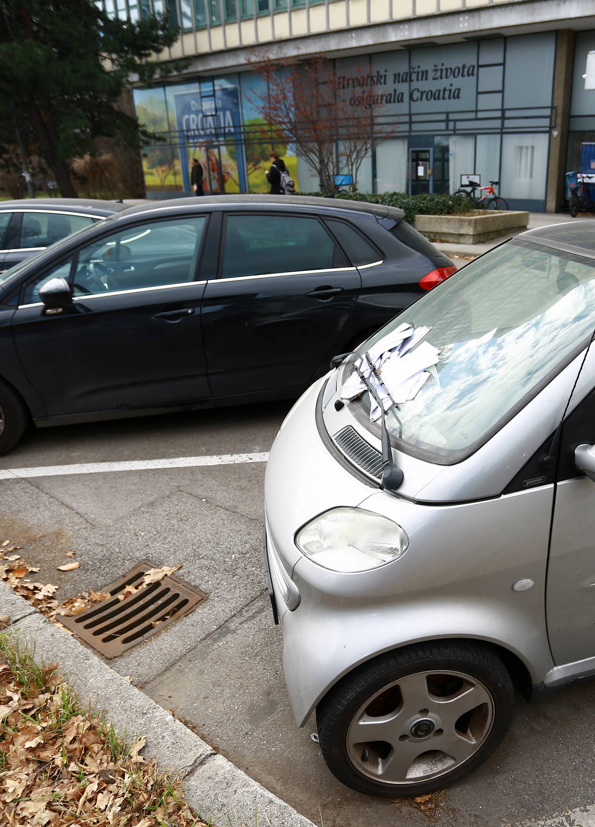 Usred Zagreba: Na parkingu je mjesecima, kazne se gomilaju!