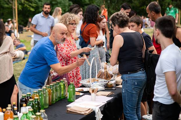 Zagreb: Mali piknik privukao je veliki broj građana 