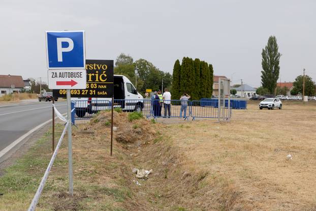 Grad Vukovar osigurao veliko parkiralište za posjetitelje Thompsonovog koncerta