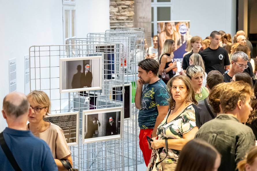Tajna broja 21 na izložbi radova Fotosofije Damira Hoyke