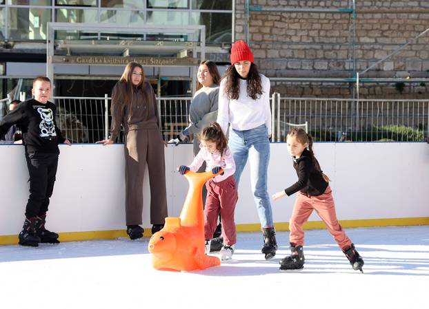 Šibenik: Klizalište na Adventuri puno kliza?a