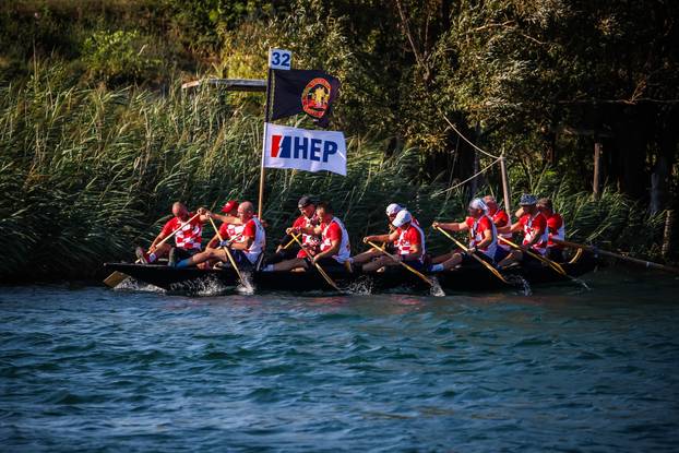 Maratonci u lađama kroz Opuzen