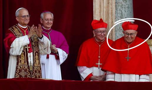 Ogromna čast za BiH i Hrvate. Kardinal Vinko Puljić stajao je uz Papu dok se obraćao svijetu!