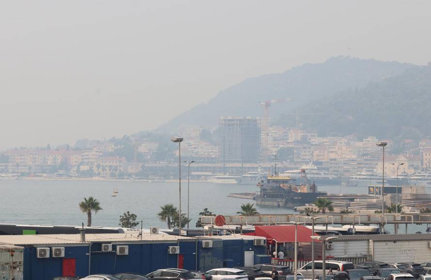 Split  prekriven dimom zbog požara kod Tomislavgrada