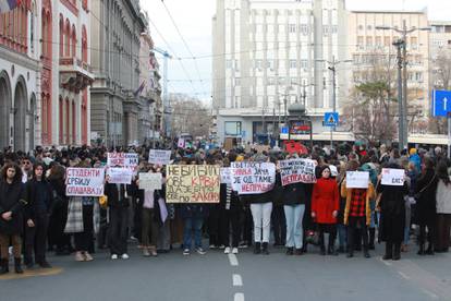 GALERIJA Studenti u Beogradu na 15 minuta blokirali promet