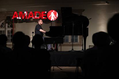 FOTO Koncert u sjećanje na oca: Matija Dedić na godišnjicu smrti Arsena zasvirao u Zagrebu