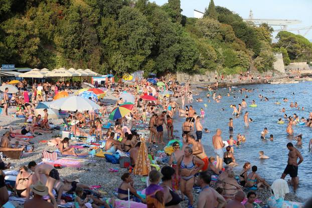 Rijeka: Gužva na plaži Kantrida