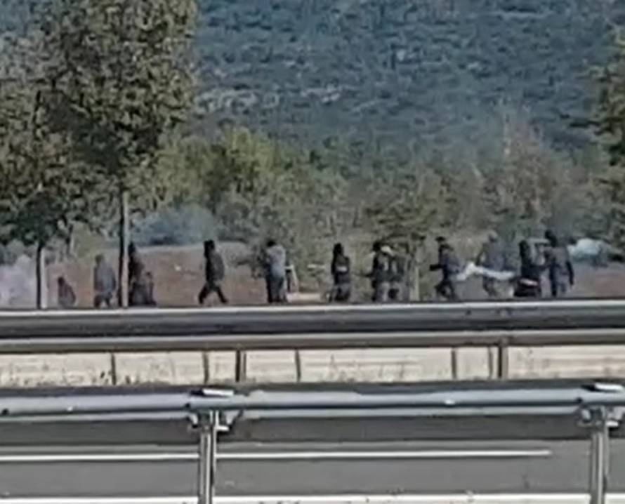 Krvavi obračun na autocesti: Palicama razbijali aute i kafić