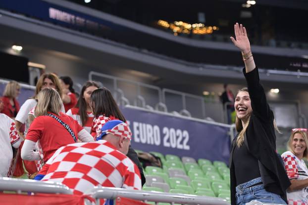 Ljubljana: Najbolja hrvatska rukometašica Ćamila Mičijević zbog ozljede Europsko prvenstvo prati s tribine kao navijačica