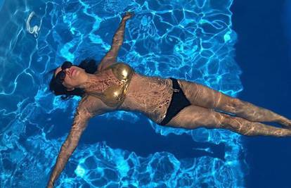 Alka Vuica hladi se u bazenu u svojoj rodnoj Istri: 'Svugdje je lijepo, ali najljepše kod kuće'