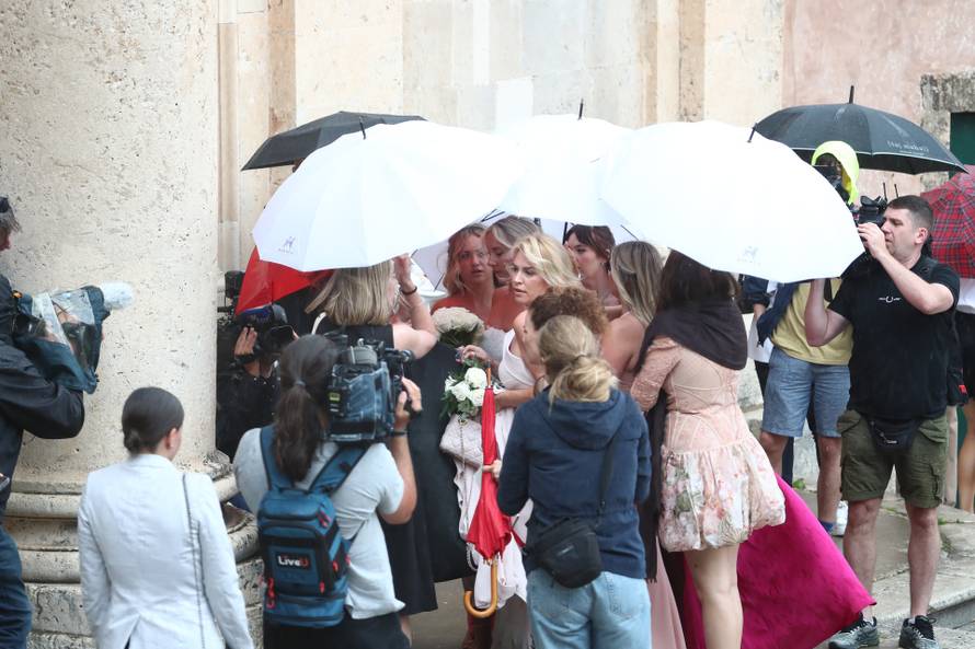 ARHIVA - 2024. Dubrovnik: Vjenčanje Nicole Artukovich i Liama Stewarta u crkvi sv.Ignacija