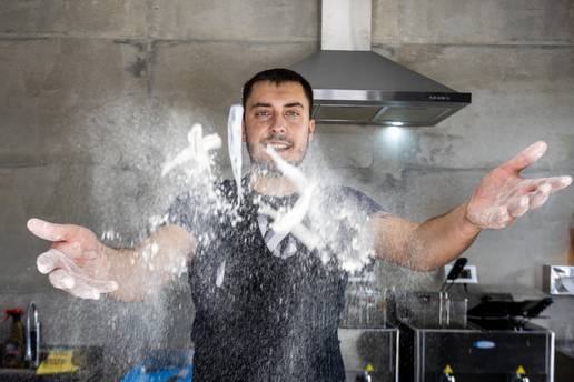 'Cijene nećemo dizati makar propali!' Jedan lovi, drugi friga