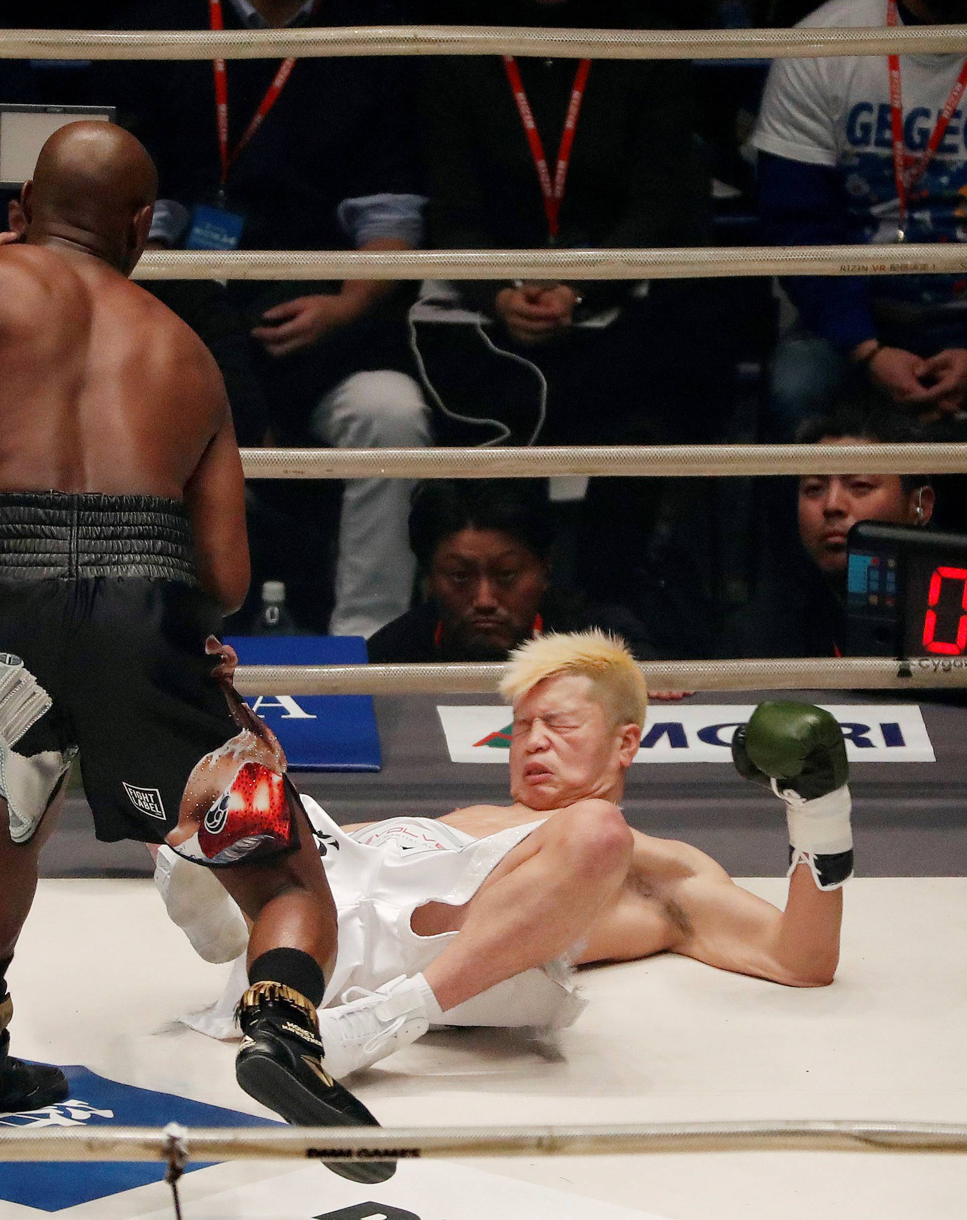 Floyd Mayweather v Tenshin Nasukawa