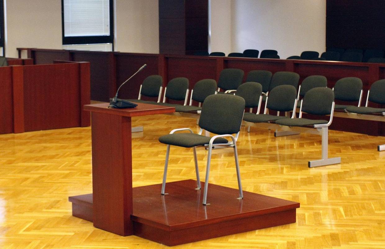 Suđenje u Zagrebu: Čekićem nasmrt izudarao suprugu pa se branio da ju je jako volio