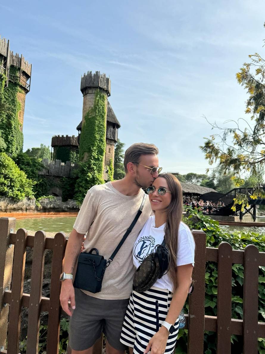 Rakitić i Raquel proslavili 13. godišnjicu braka u gradu ljubavi