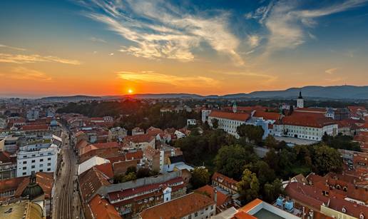 Prekrasne boje izmjenjivale su se nad Zagrebom u sumrak